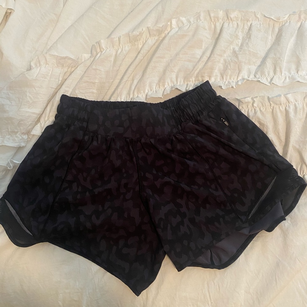 💋 lululemon Hotty hot shorts 4”